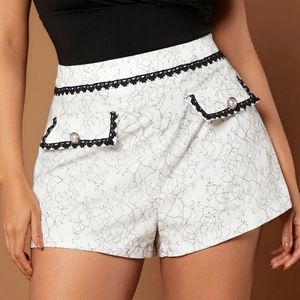 SHEIN Plus Contrast Trim Lace Shorts